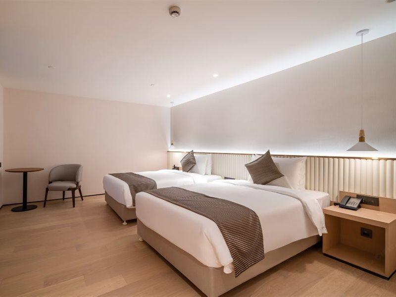 Hotel Rezen Select Jiading Xincheng 4*