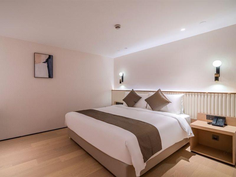 Rezen Select Jiading Xincheng Hotel 4*