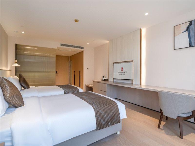 Rezen Select Jiading Xincheng Hotel 4*